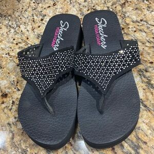 Sketcher flip flop